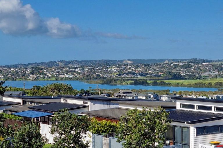 Photo of property in 54 Ascension Crescent, Orewa, 0931