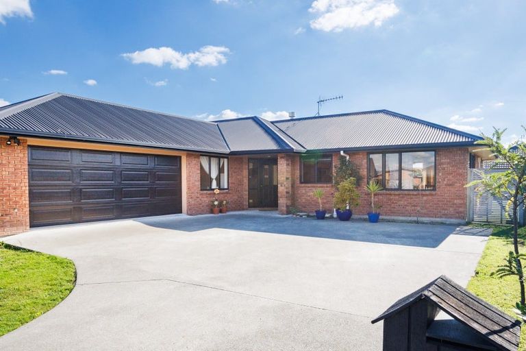 Photo of property in 15 Orlando Way, Kelvin Grove, Palmerston North, 4414