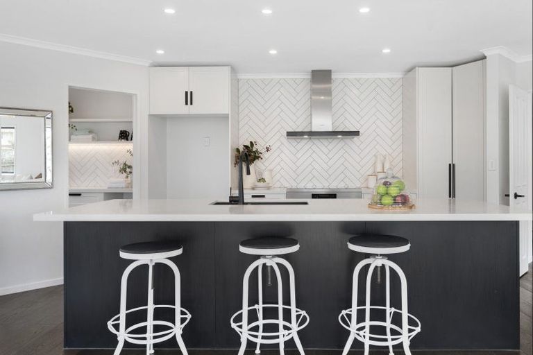 Photo of property in 6 Thirlmere Rise, Northpark, Auckland, 2013