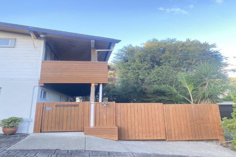 Photo of property in 2/58 Cliff Road, Torbay, Auckland, 0630