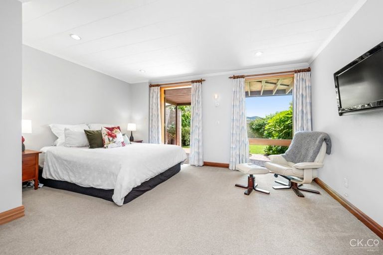 Photo of property in 11 Chichester Drive, Pinehaven, Upper Hutt, 5019