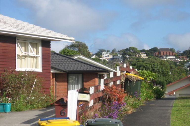 Photo of property in 2/6 Ngatoa Place, Glenfield, Auckland, 0629