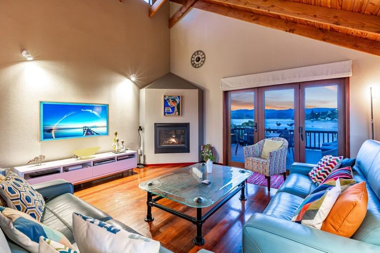 Photo of property in 1/6 Mana Esplanade, Paremata, Porirua, 5026