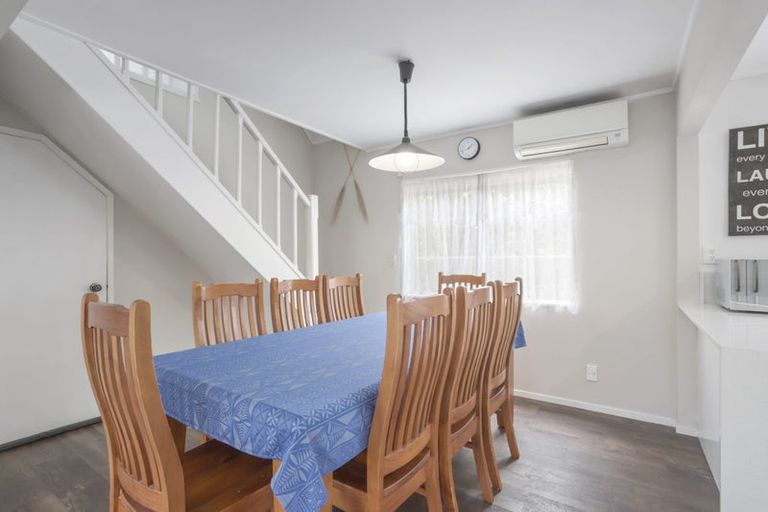 Photo of property in 229 Edmonton Road, Te Atatu South, Auckland, 0610