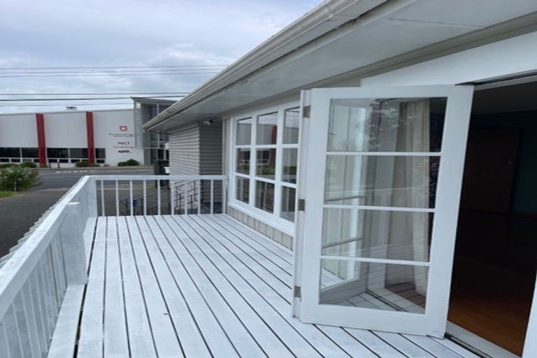 Photo of property in 55 Forrest Hill Road, Milford, Auckland, 0620