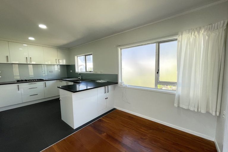 Photo of property in 19 Lancelot Place, Glenfield, Auckland, 0629