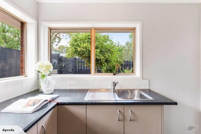 Photo of property in 1/3 Tallington Crescent, Torbay, Auckland, 0630