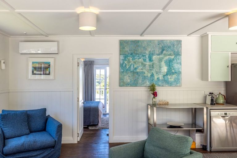 Photo of property in 70 Queens Drive, Oneroa, Waiheke Island, 1081