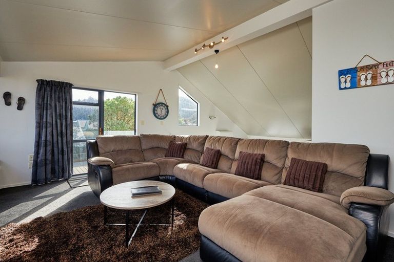 Photo of property in 17 Kotare Place, South Bay, Kaikoura, 7300