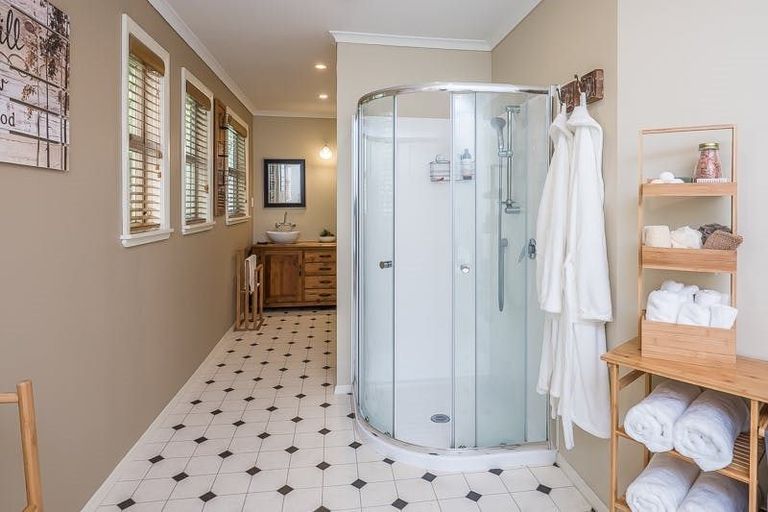 Photo of property in 178 Main Road South, Raumati South, Paraparaumu, 5032