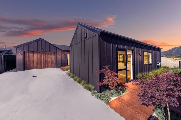 Photo of property in 175 Burdon Loop, Lake Hawea, 9382