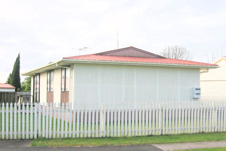 Photo of property in 2 Sequoia Place, Pukete, Hamilton, 3200