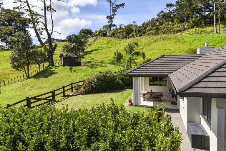Photo of property in 100 Hobson Road, Lucas Heights, Auckland, 0632