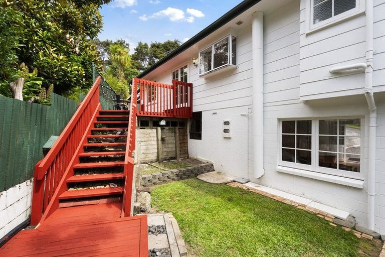 Photo of property in 30 Glencourt Place, Glenfield, Auckland, 0629
