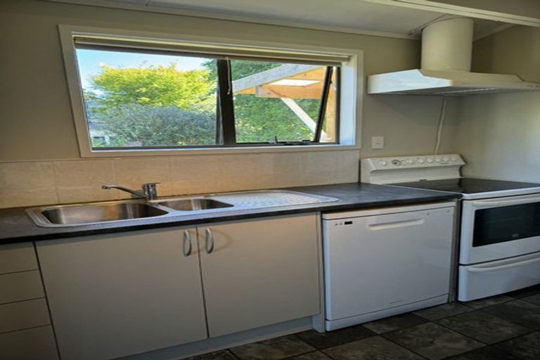 Photo of property in 2/751 Swanson Road, Swanson, Auckland, 0612