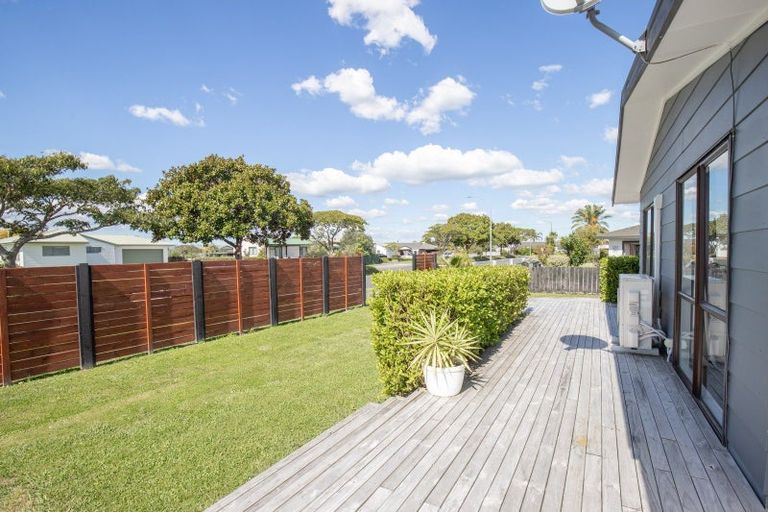 Photo of property in 28 Darlington Street, Ngatea, 3503