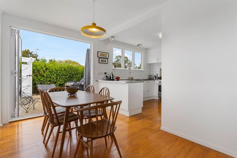 Photo of property in 32 Lynden Avenue, Hillcrest, Auckland, 0627