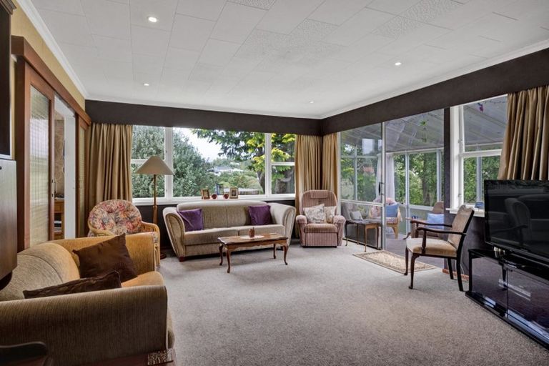 Photo of property in 2a Kendal Place, Merrilands, New Plymouth, 4312