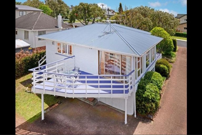Photo of property in 2/12 Holland Road, Hillcrest, Auckland, 0627