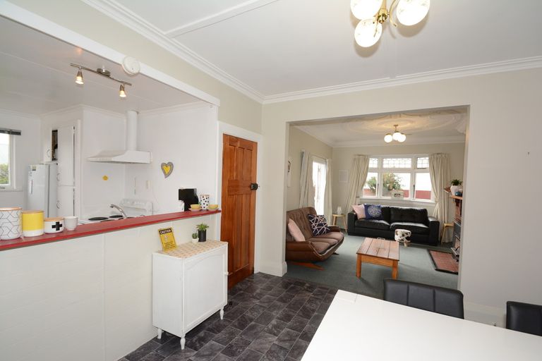 Photo of property in 172 Macandrew Road, South Dunedin, Dunedin, 9012