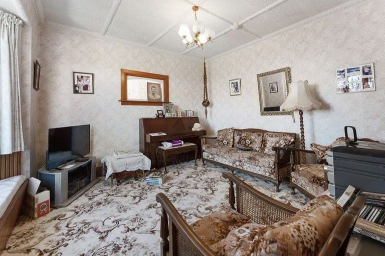 Photo of property in 126 Mangorei Road, Merrilands, New Plymouth, 4312