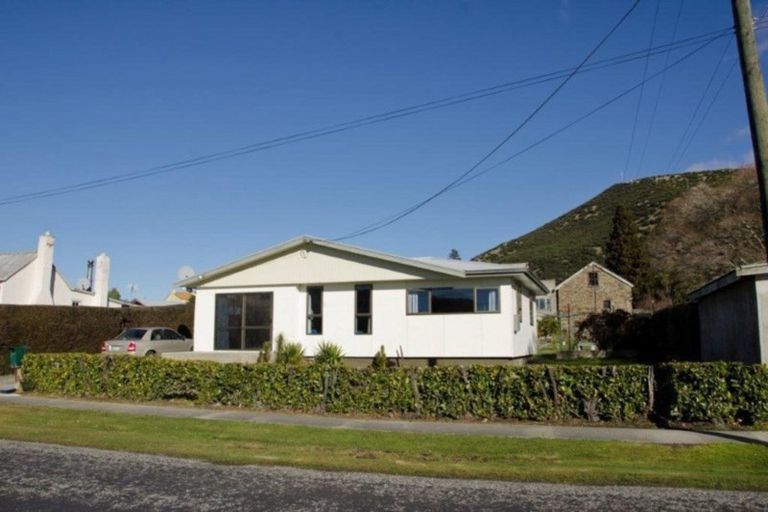 Photo of property in 85 Cheviot Street, Roxburgh, 9500