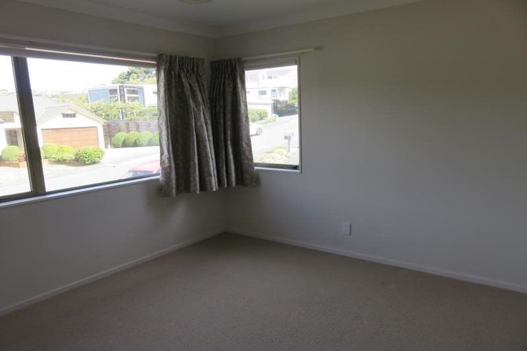 Photo of property in 15 Wantwood Grove, Churton Park, Wellington, 6037