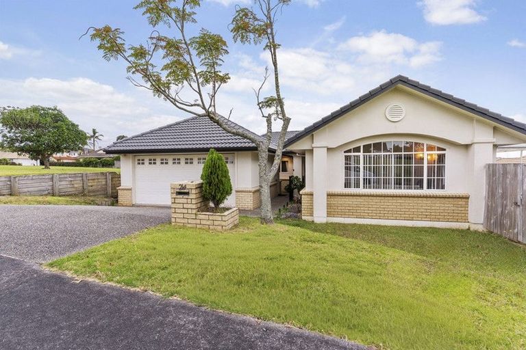 Photo of property in 24 Corta Bella Place, Golflands, Auckland, 2013