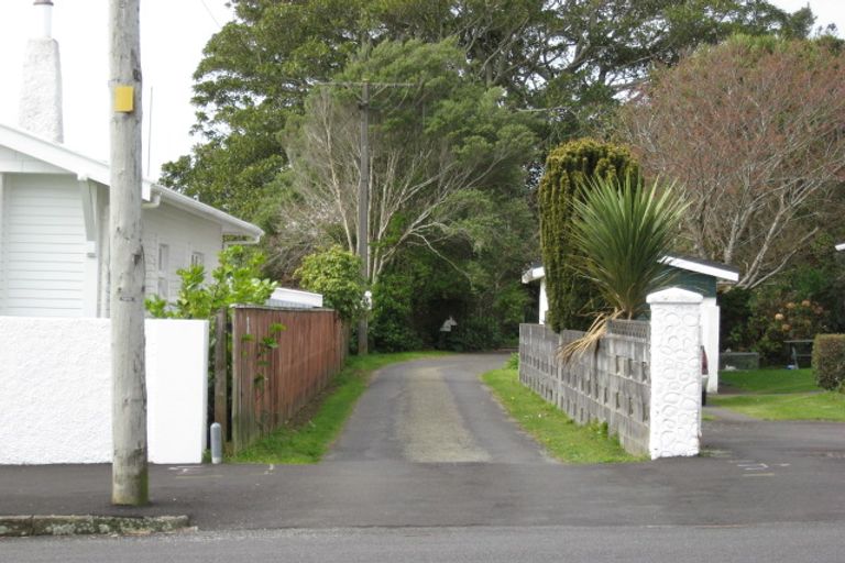 Photo of property in 9a Paynters Avenue, Strandon, New Plymouth, 4312