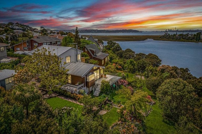 Photo of property in 143 West Harbour Drive, West Harbour, Auckland, 0618