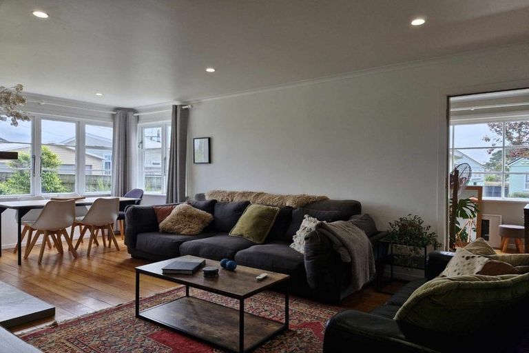 Photo of property in 10 Chard Street, Westown, New Plymouth, 4310