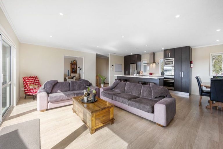 Photo of property in 47 Chamberlain Road, Bombay, 2675