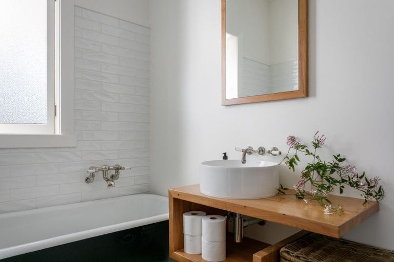 Photo of property in 218 Harris Street, Inner Kaiti, Gisborne, 4010