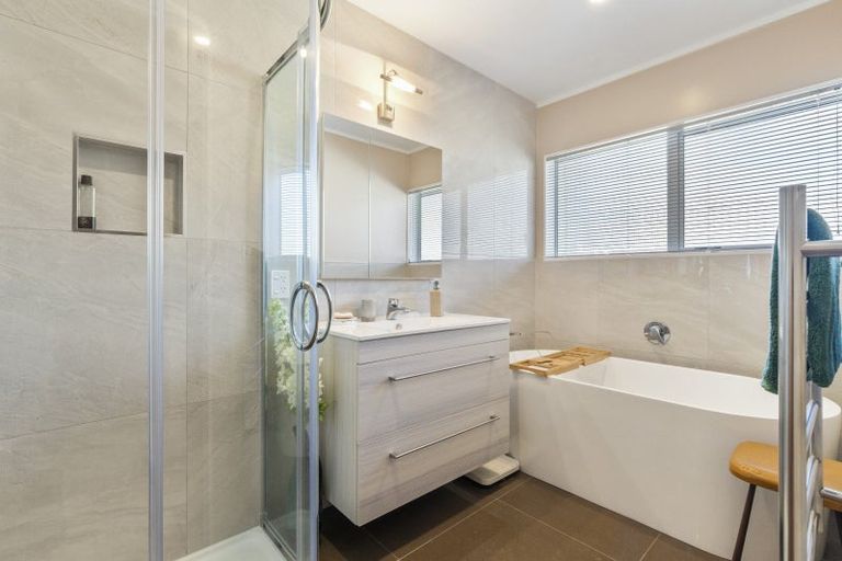 Photo of property in 2/18 Hanover Place, Pahurehure, Papakura, 2113