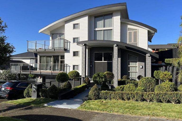 Photo of property in 88 San Marino Drive West, Henderson, Auckland, 0612