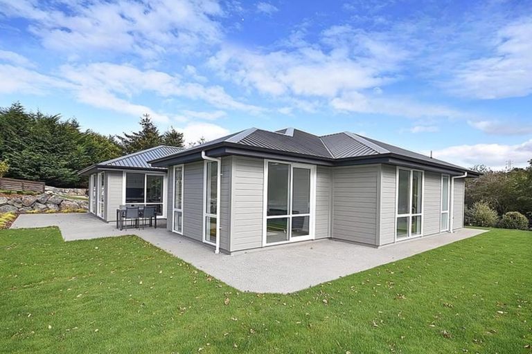 Photo of property in 16 Redwoods Lane, Helensburgh, Dunedin, 9010