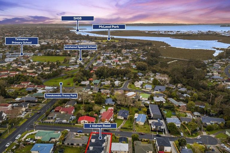 Photo of property in 1e Valron Road, Te Atatu South, Auckland, 0602