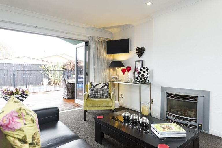 Photo of property in 6 Rodeo Drive, Kelvin Grove, Palmerston North, 4414