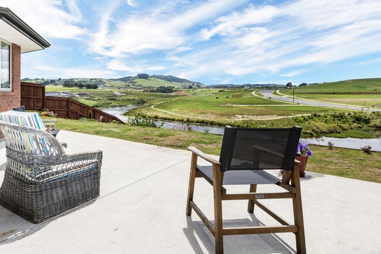 Photo of property in 28 Helenslee Road, Pokeno, 2402