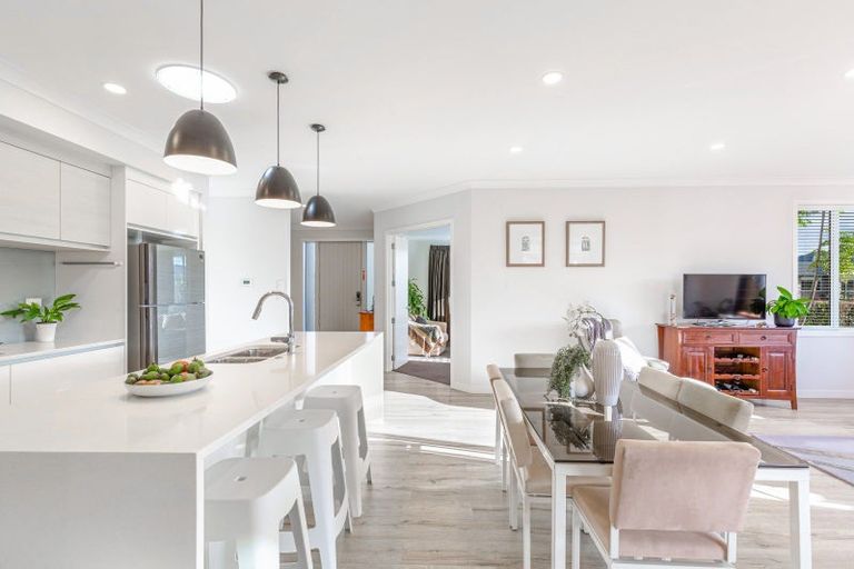 Photo of property in 26 Korako Drive, Kumeu, 0810