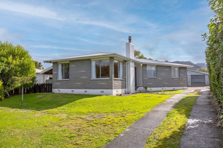 Photo of property in 13 Farrier Grove, Featherston, 5710