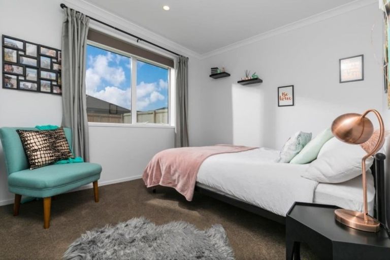 Photo of property in 5 Aporo Drive, Kumeu, 0810