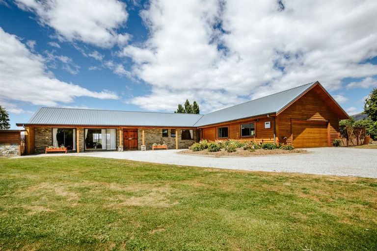 Photo of property in 17 Balneaves Lane, Albert Town, Wanaka, 9382