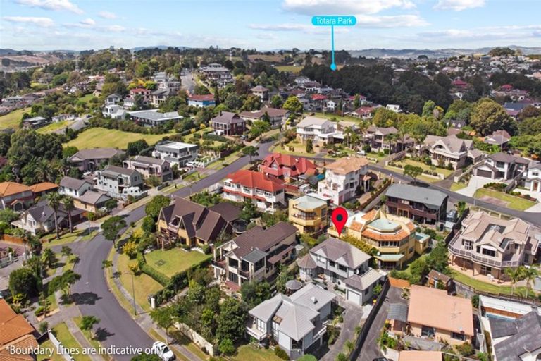 Photo of property in 2/12 Santa Monica Place, Goodwood Heights, Auckland, 2105