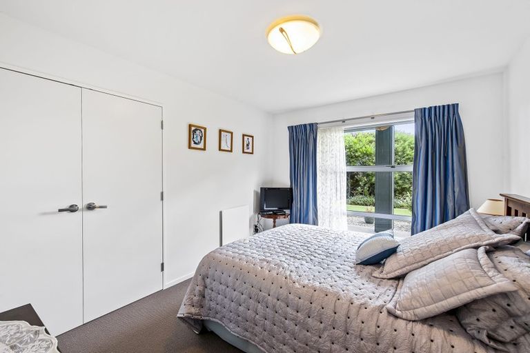 Photo of property in 12 Millennium Hill, Paraparaumu, 5032