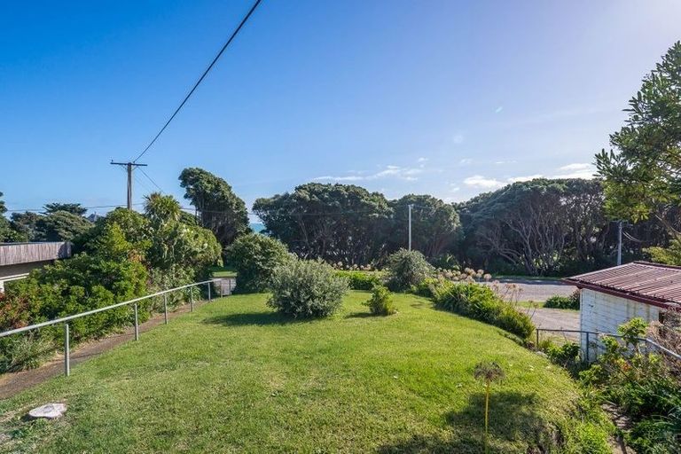 Photo of property in 104 Wellington Road, Paekakariki, 5034