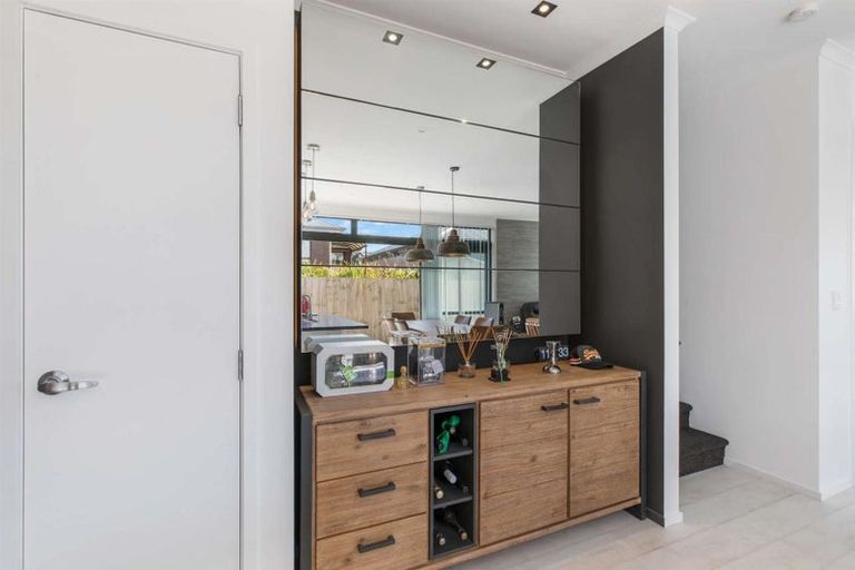 Photo of property in 143 Grove Road, Papakura, 2110