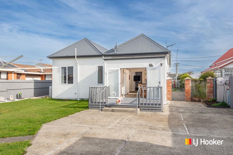 Photo of property in 47 Queens Drive, Saint Kilda, Dunedin, 9012