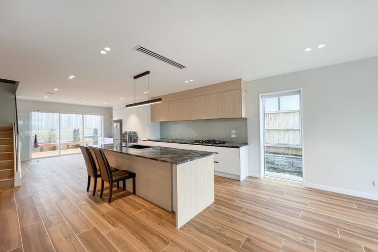 Photo of property in 33 Riroriro Road, Hobsonville, Auckland, 0616