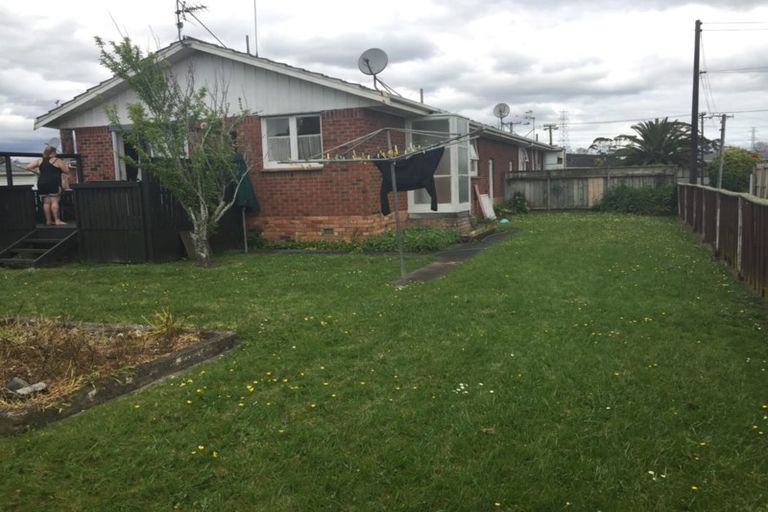 Photo of property in 2/67 Dale Crescent, Pakuranga, Auckland, 2010